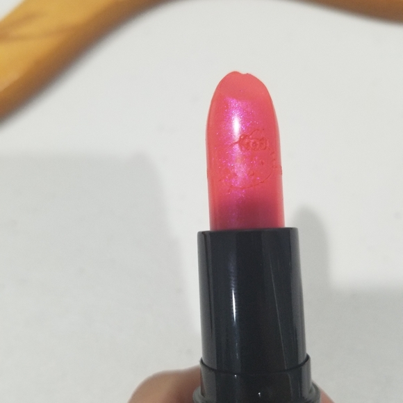 MAC  Hello Kitty Collection Big Bow Lipstick - Picture 5 of 5